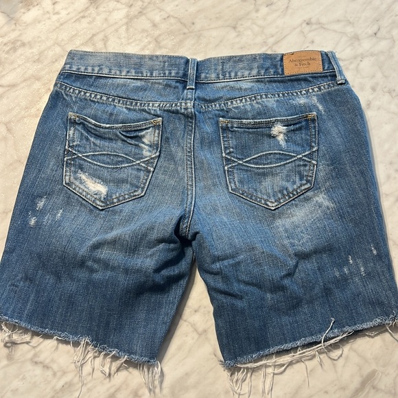 Abercrombie & Fitch Longer Jean Shorts sz 6 w28 like New - Picture 4 of 7